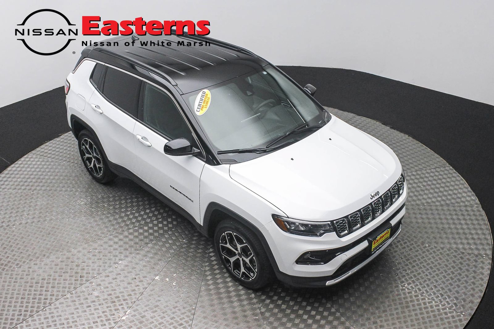 Used 2025 Jeep Compass Limited AWD/4WD image 3