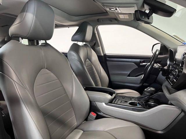 Used 2021 Toyota Highlander XLE FWD image 10