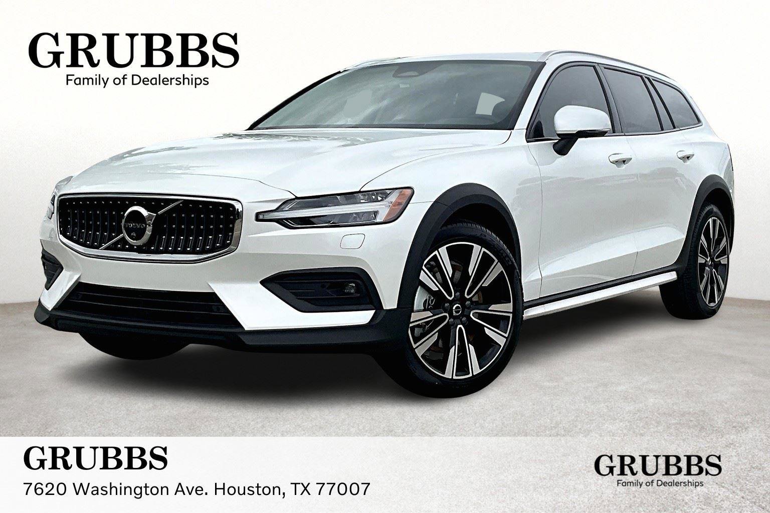 New 2025 Volvo V60 B5 Cross Country Ultra w/ Protection Package Premier