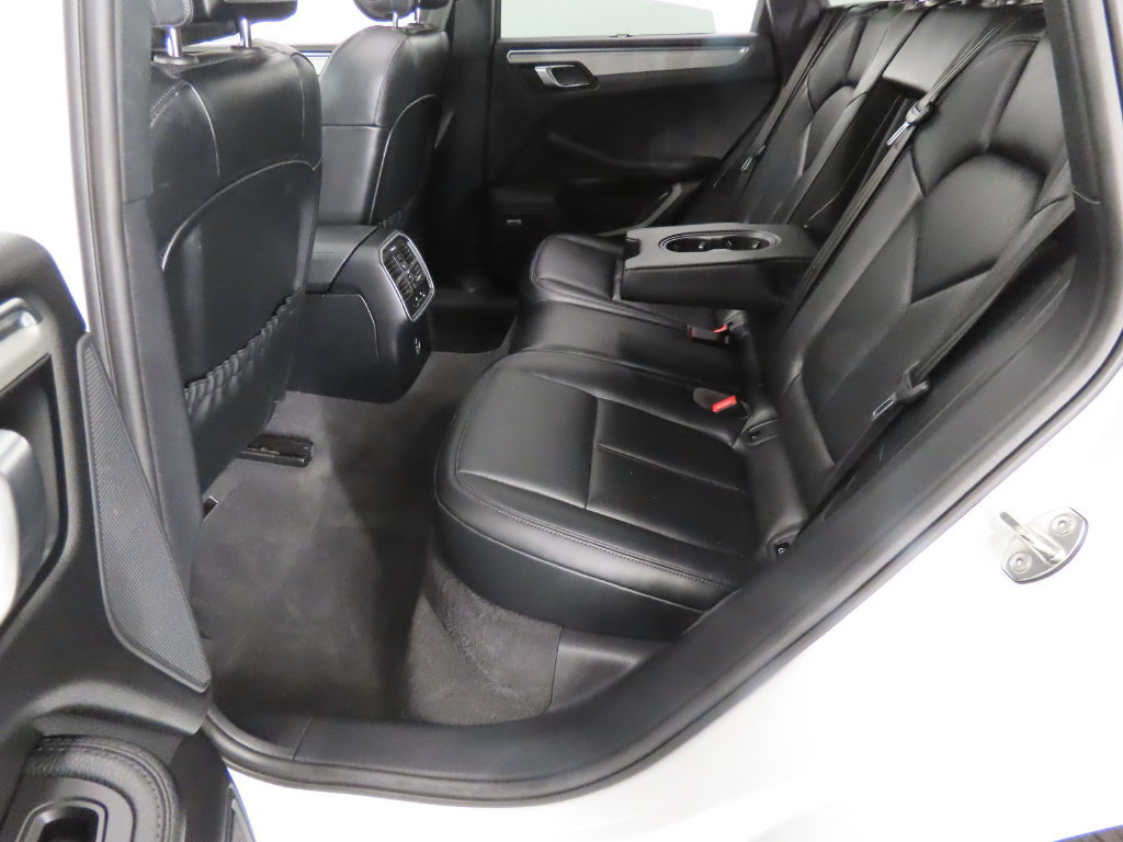 Certified 2026 Porsche Macan AWD/4WD image 45
