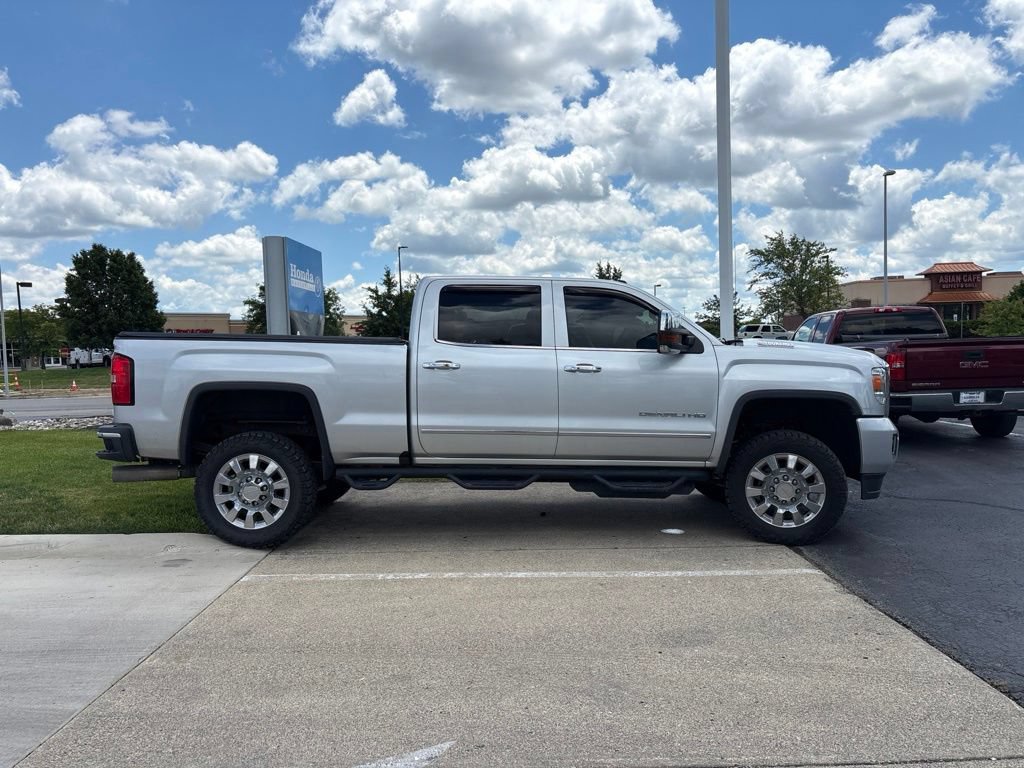 Used 2019 GMC Sierra 2500 Denali w/ Duramax Plus Package AWD/4WD image 14