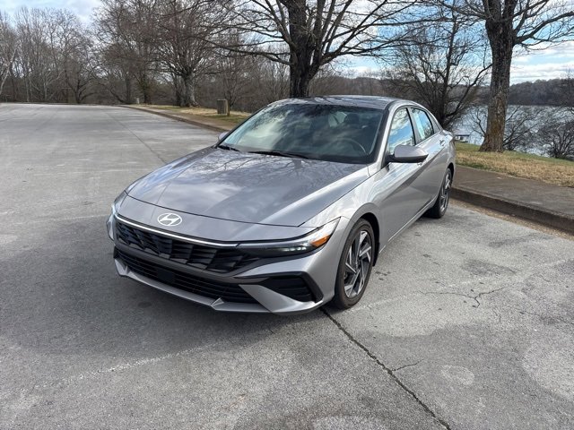 Used 2025 Hyundai Elantra SEL image 3
