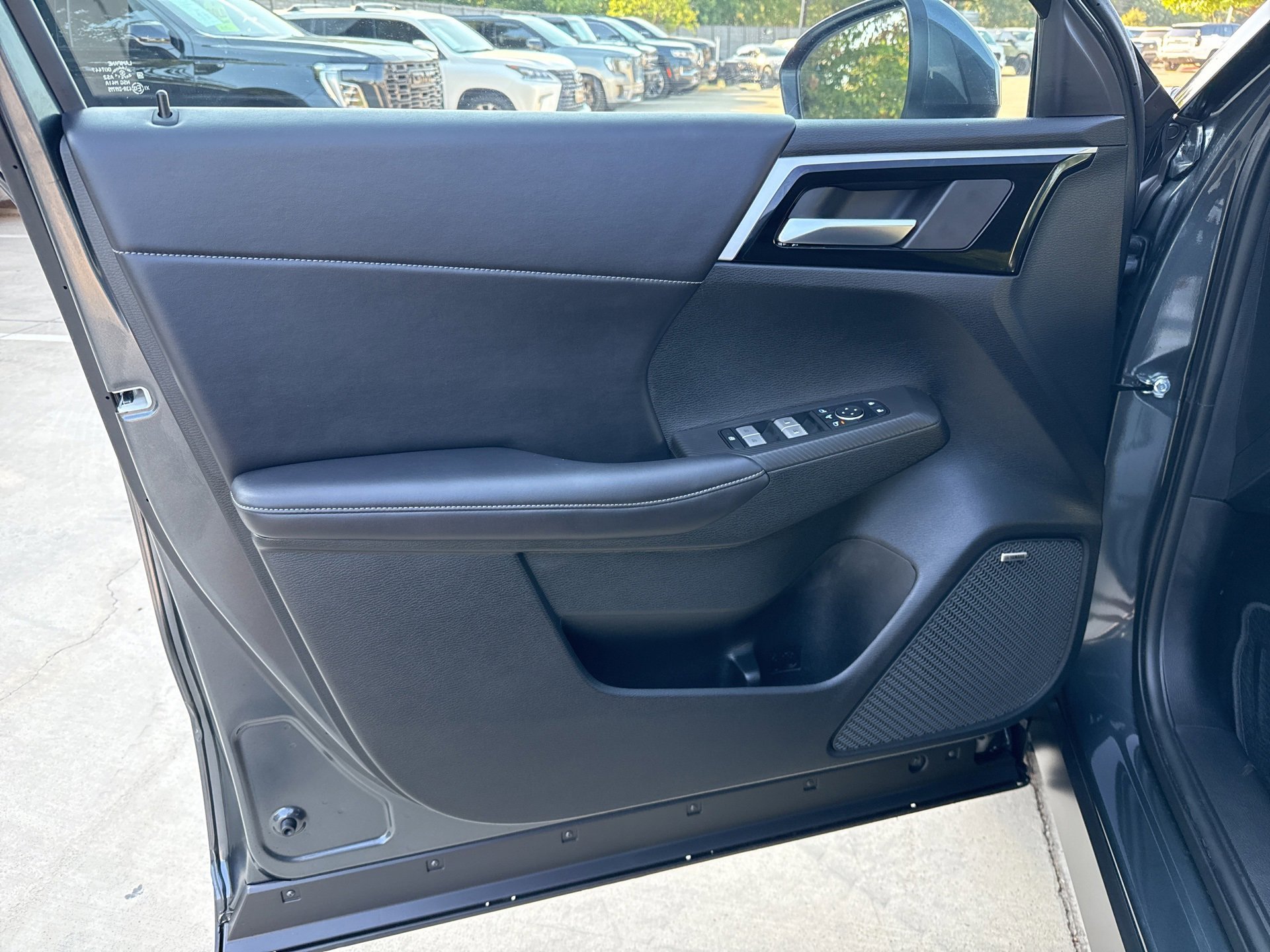 New 2025 Mitsubishi Outlander SE image 5