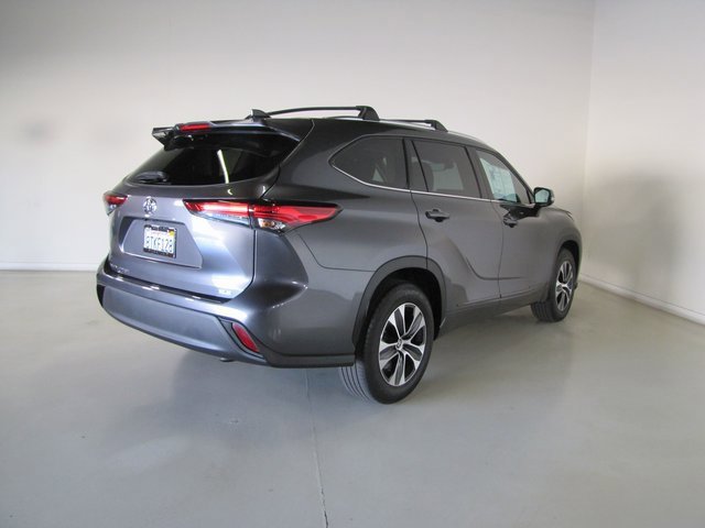 Used 2021 Toyota Highlander XLE image 27