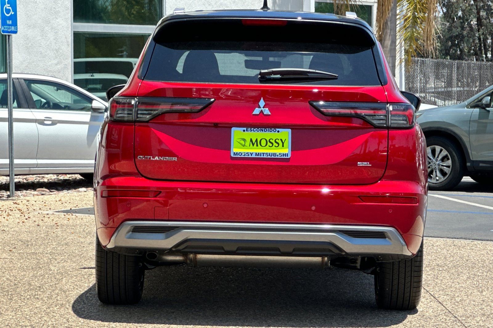 New 2025 Mitsubishi Outlander SEL image 5