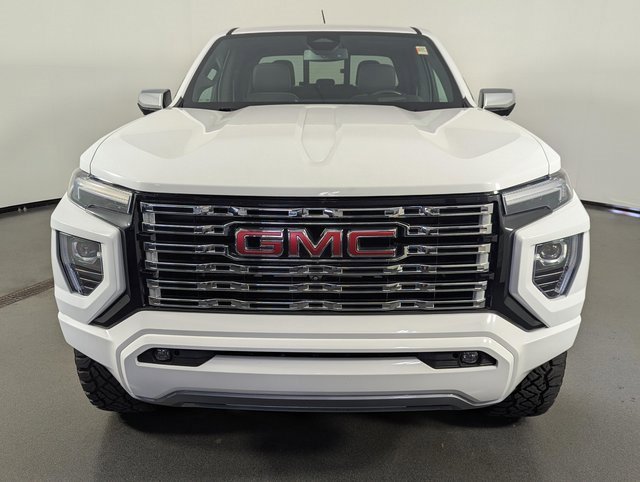 Used 2023 GMC Canyon Denali image 3