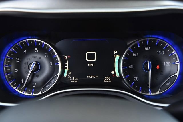 Used 2018 Chrysler Pacifica Limited w/ Advanced Safetytec Group FWD image 12