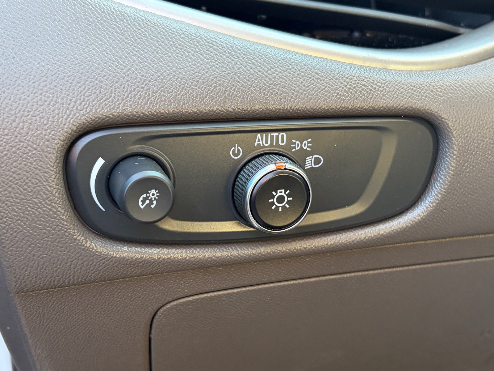 Used 2022 Chevrolet Malibu LT FWD image 9
