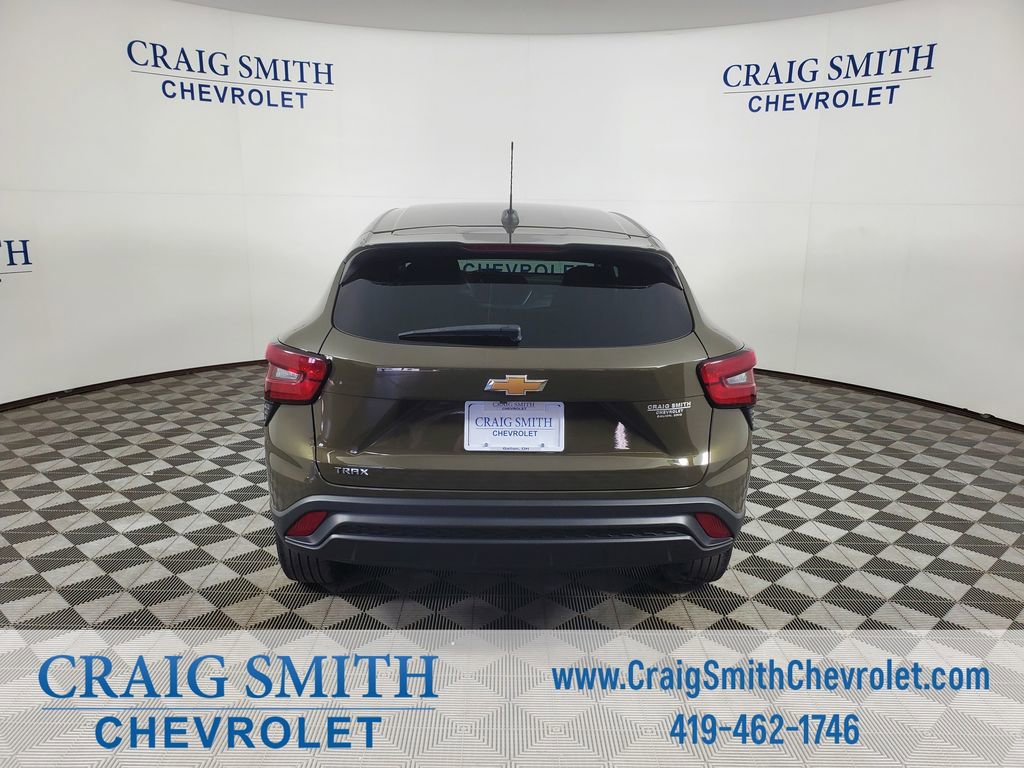 Used 2024 Chevrolet Trax LS FWD image 4