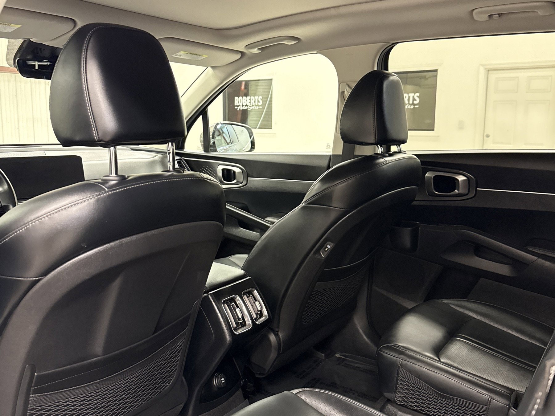 Used 2025 Kia Sorento EX w/ EX Panoramic Sunroof Package image 15