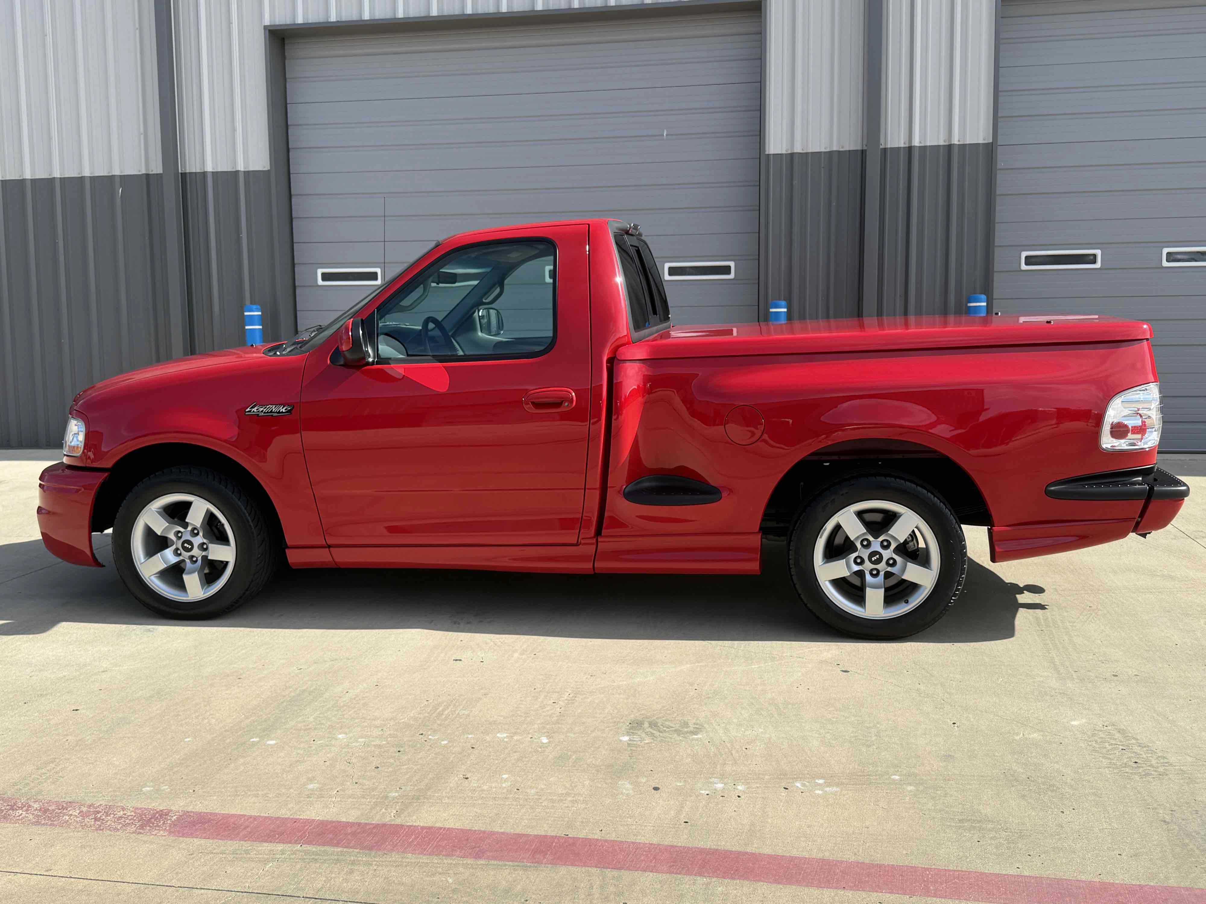 Used 2001 Ford F150 Lightning RWD image 9