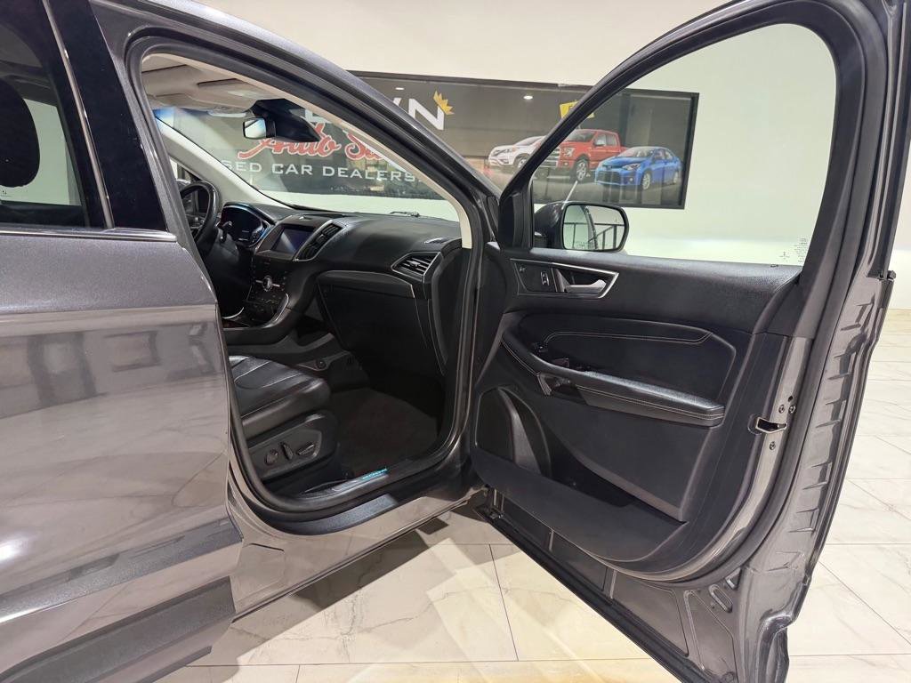 Used 2020 Ford Edge Titanium w/ Equipment Group 301A FWD image 18