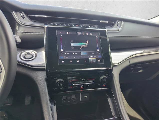 Used 2023 Jeep Grand Cherokee Laredo RWD image 13