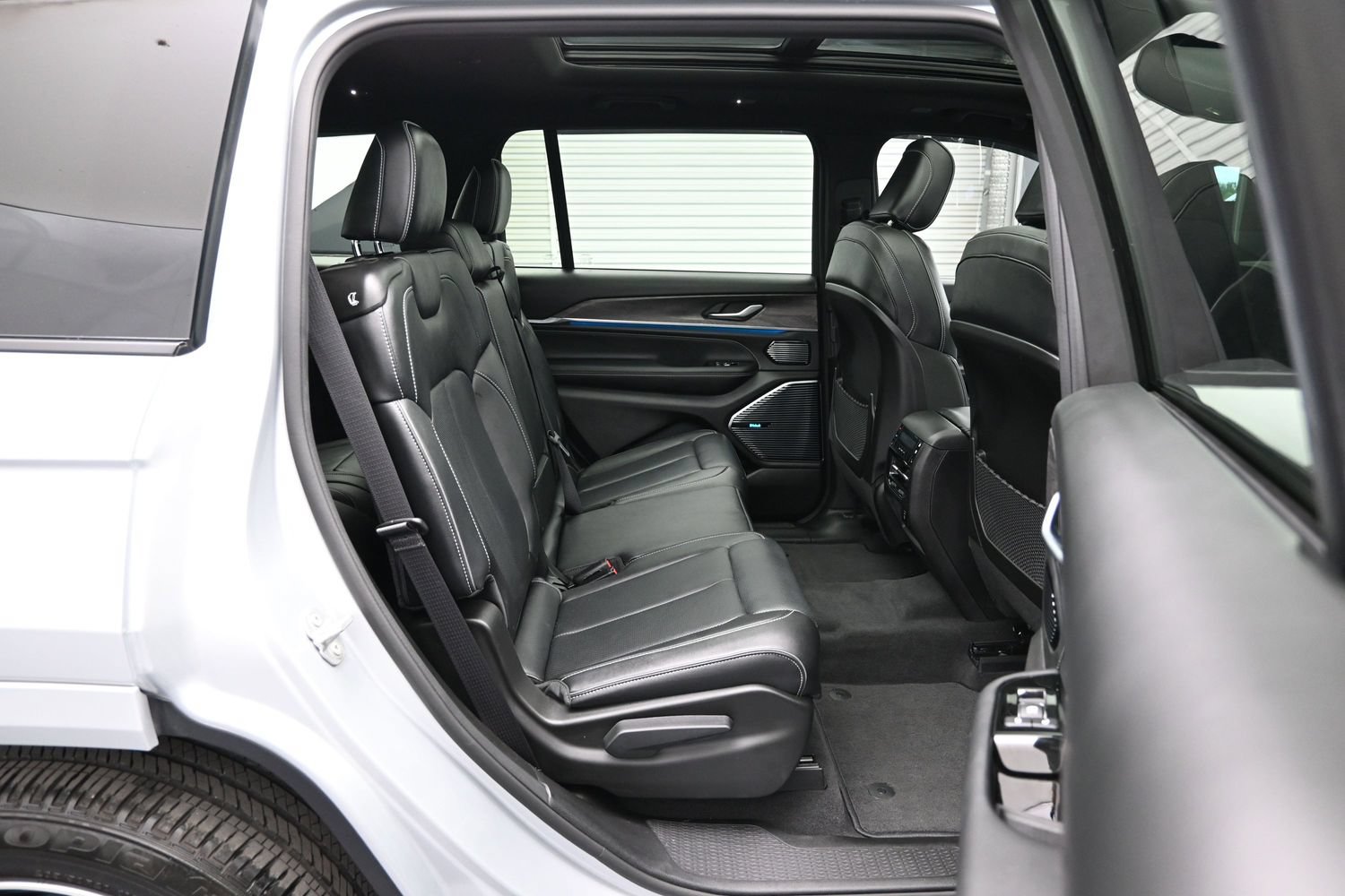 Used 2022 Jeep Grand Cherokee L Overland AWD/4WD image 12