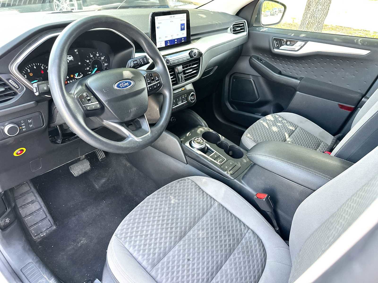 Used 2020 Ford Escape SE image 18