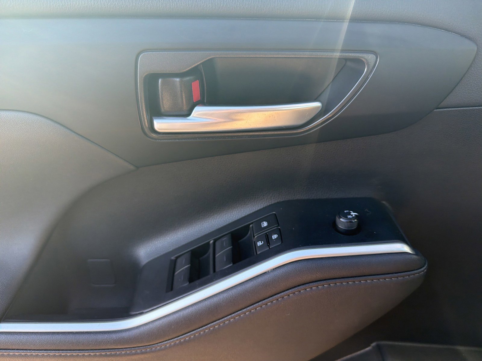 Used 2024 Toyota Highlander XLE image 19