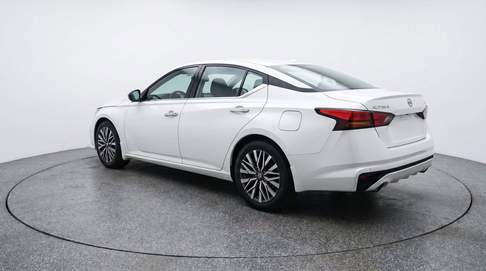 Used 2025 Nissan Altima 2.5 SV FWD image 6
