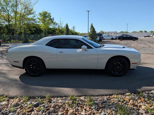 Used 2019 Dodge Challenger SXT RWD image 6