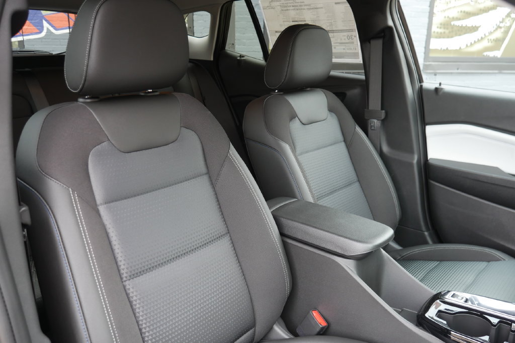 New 2026 Chevrolet Trax LT w/ Midnight Edition FWD image 11