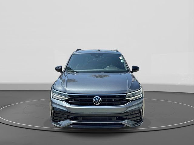 Used 2023 Volkswagen Tiguan SE R-Line FWD image 2