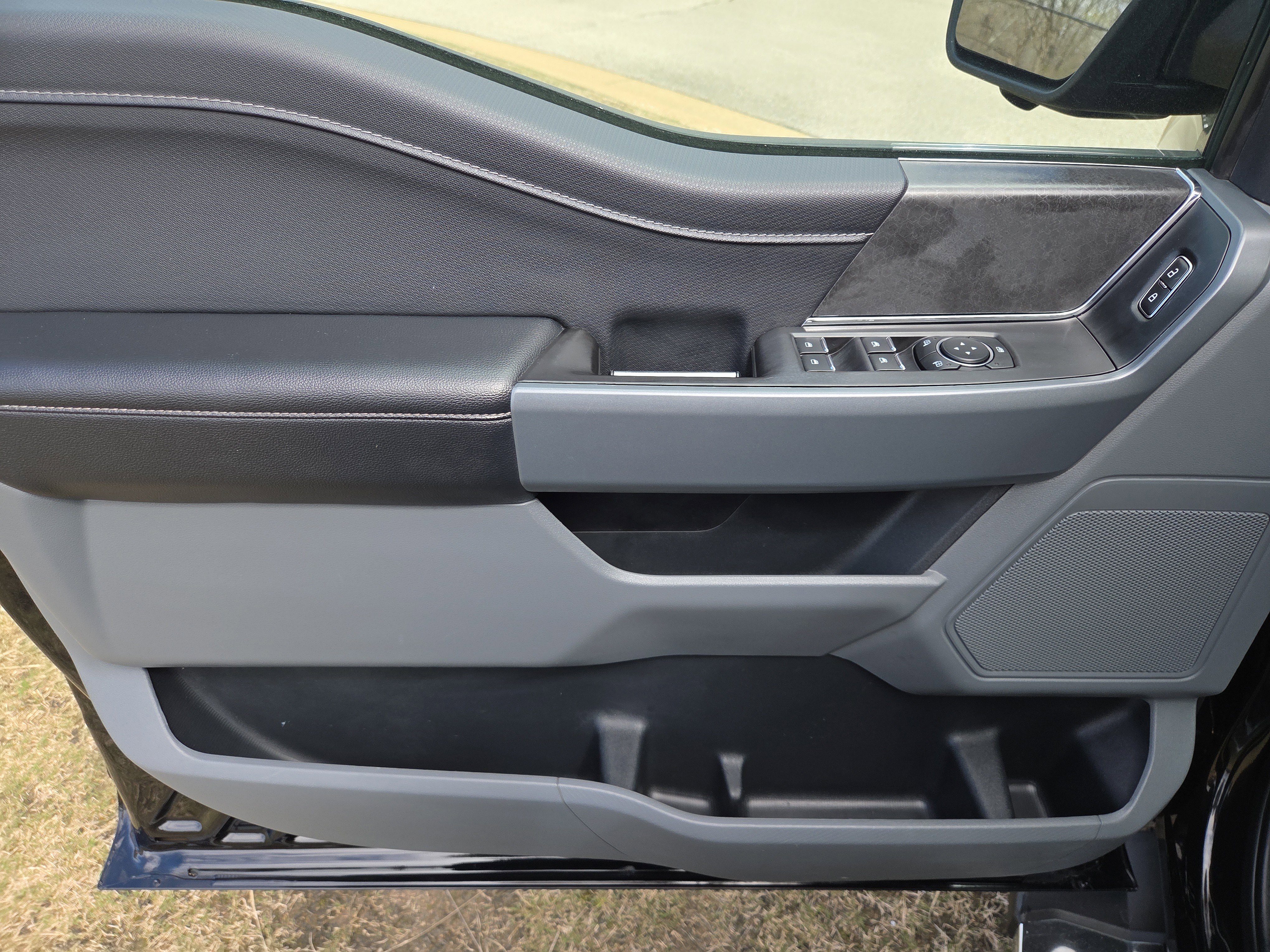 Used 2024 Ford F150 XLT w/ Mobile Office Package image 5