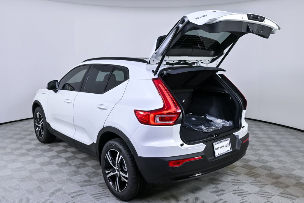 New 2026 Volvo XC40 B5 Core image 31