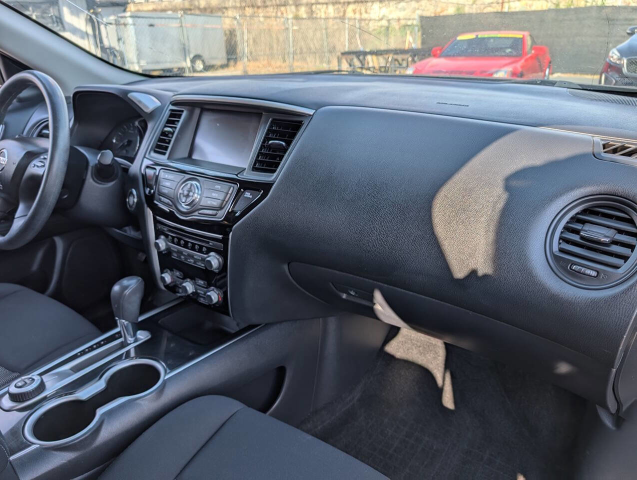 Used 2017 Nissan Pathfinder S image 14