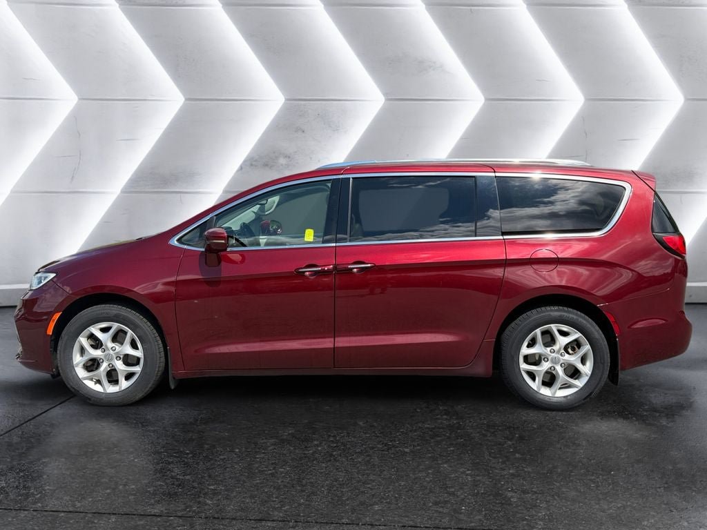 Used 2021 Chrysler Pacifica Touring-L AWD/4WD image 3