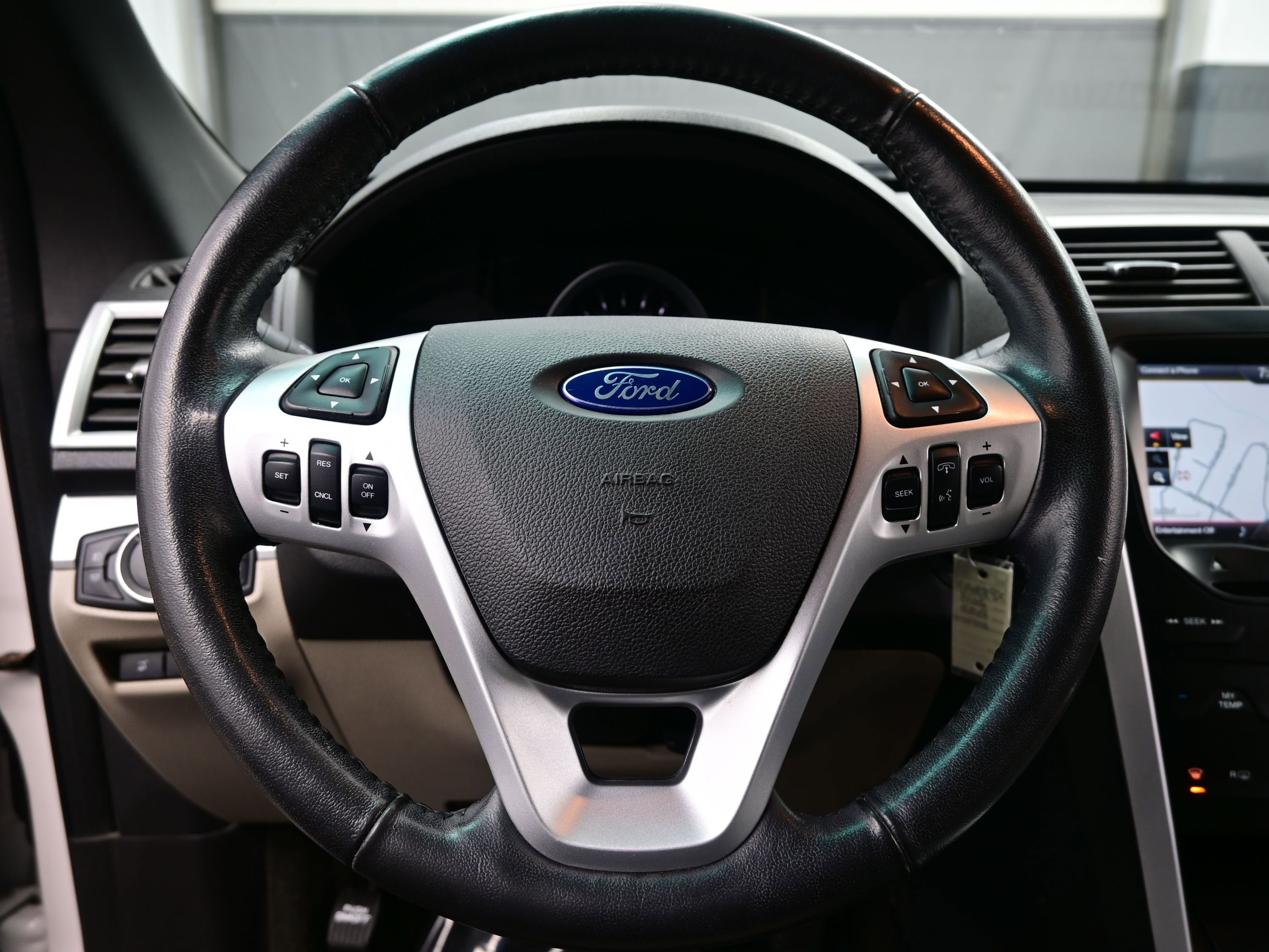 Used 2015 Ford Explorer XLT w/ Equipment Group 202B image 21