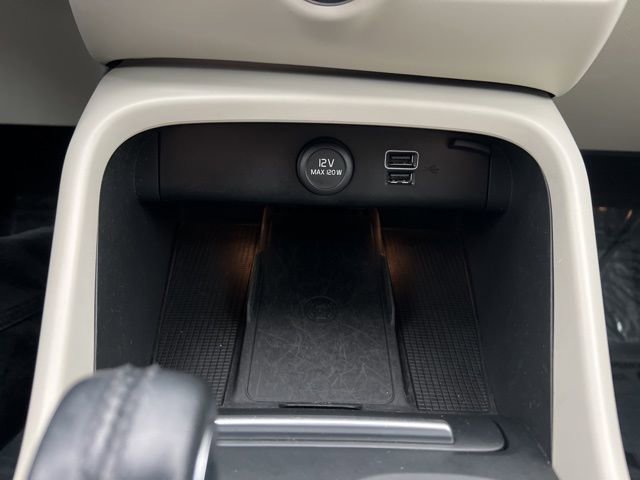 Used 2019 Volvo XC40 T5 Momentum image 35