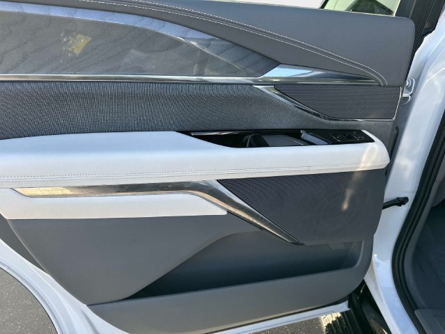 Certified 2026 Cadillac Escalade IQL Sport 1 w/ LPO, Floor Liner Package AWD/4WD image 10