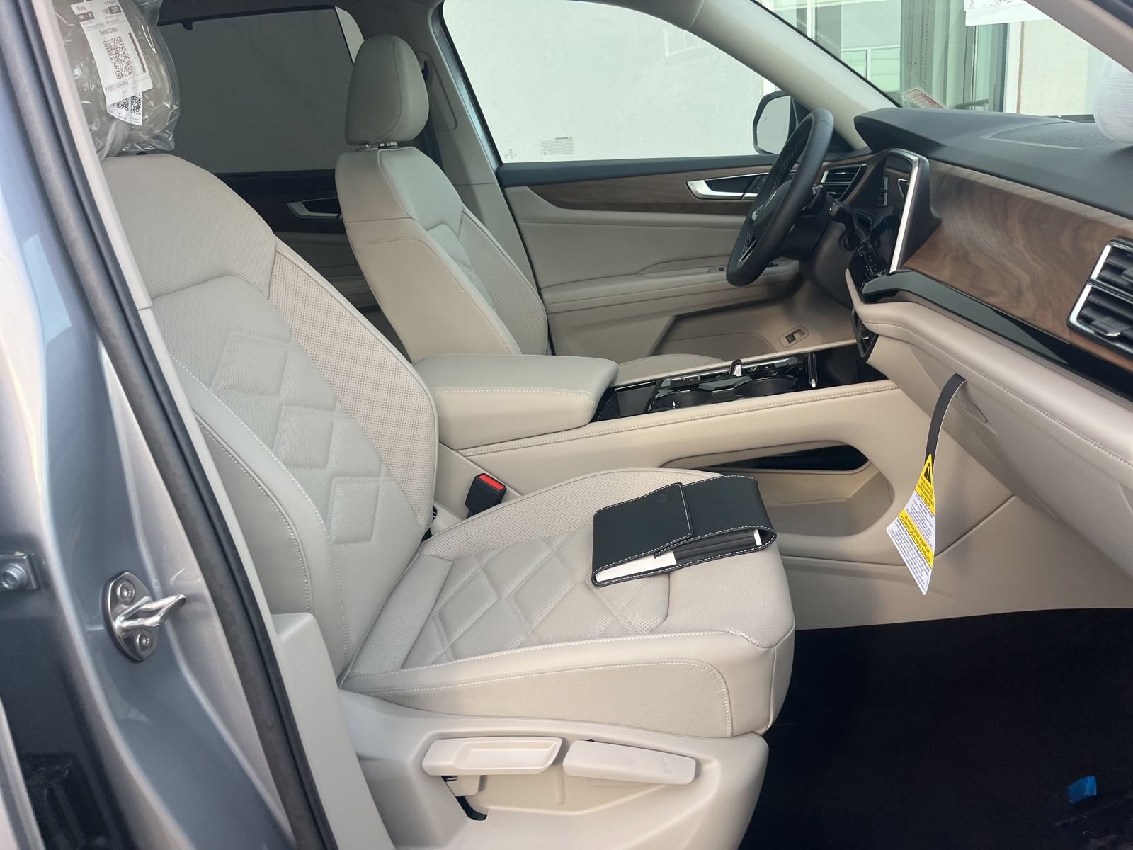New 2026 Volkswagen Atlas SE FWD image 33