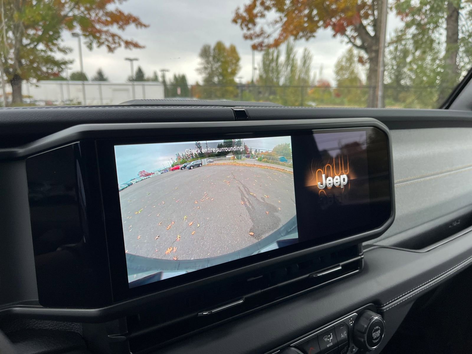 Used 2025 Jeep Wrangler Sahara image 17