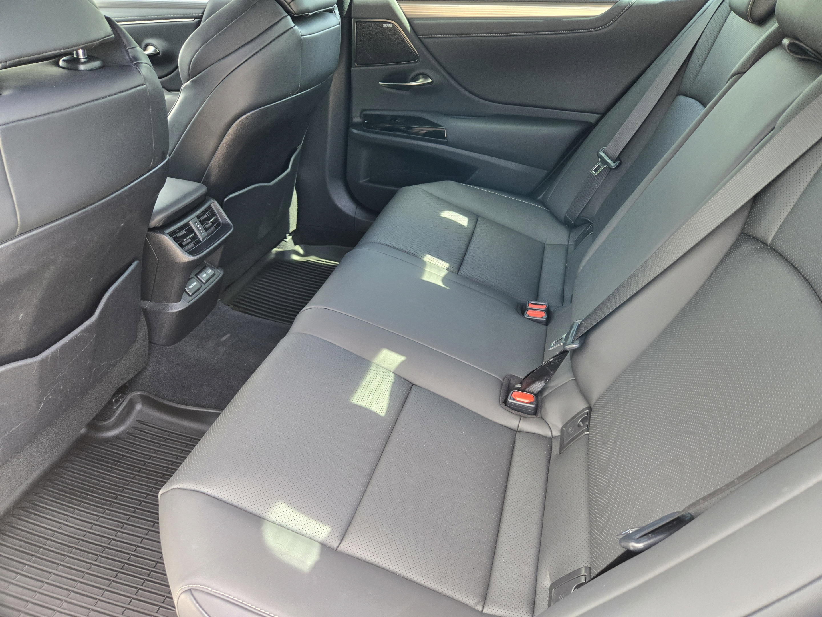 Certified 2024 Lexus ES 300h F Sport w/ Accessory Package (Z2) FWD image 32