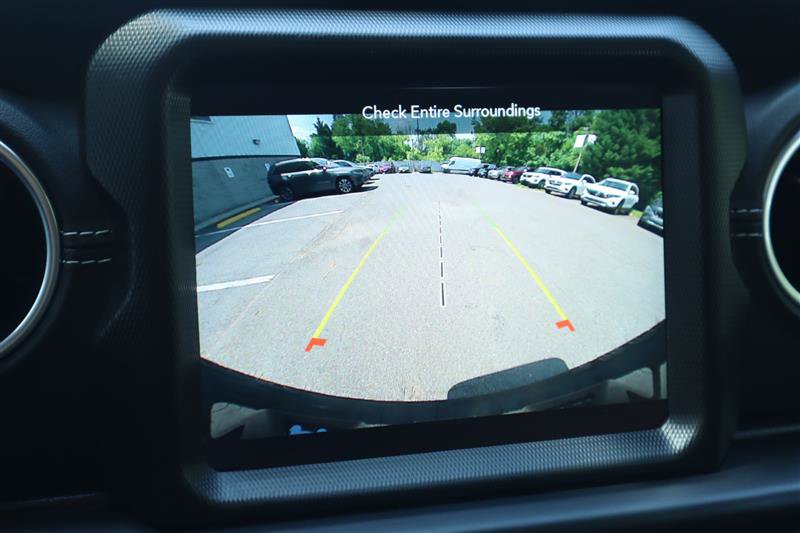 Used 2022 Jeep Wrangler Unlimited Sahara w/ Cold Weather Group image 19