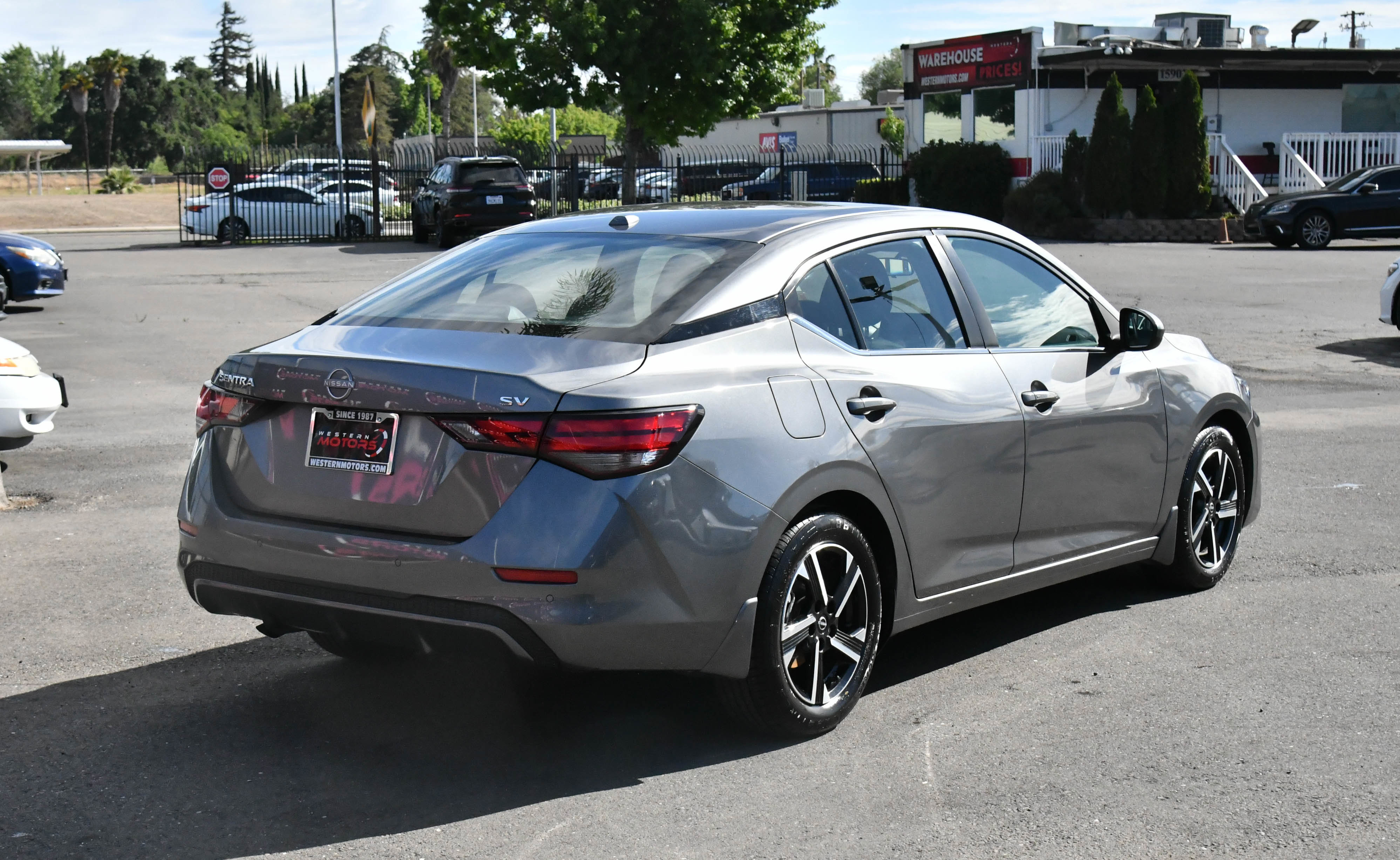 Used 2024 Nissan Sentra SV FWD image 8