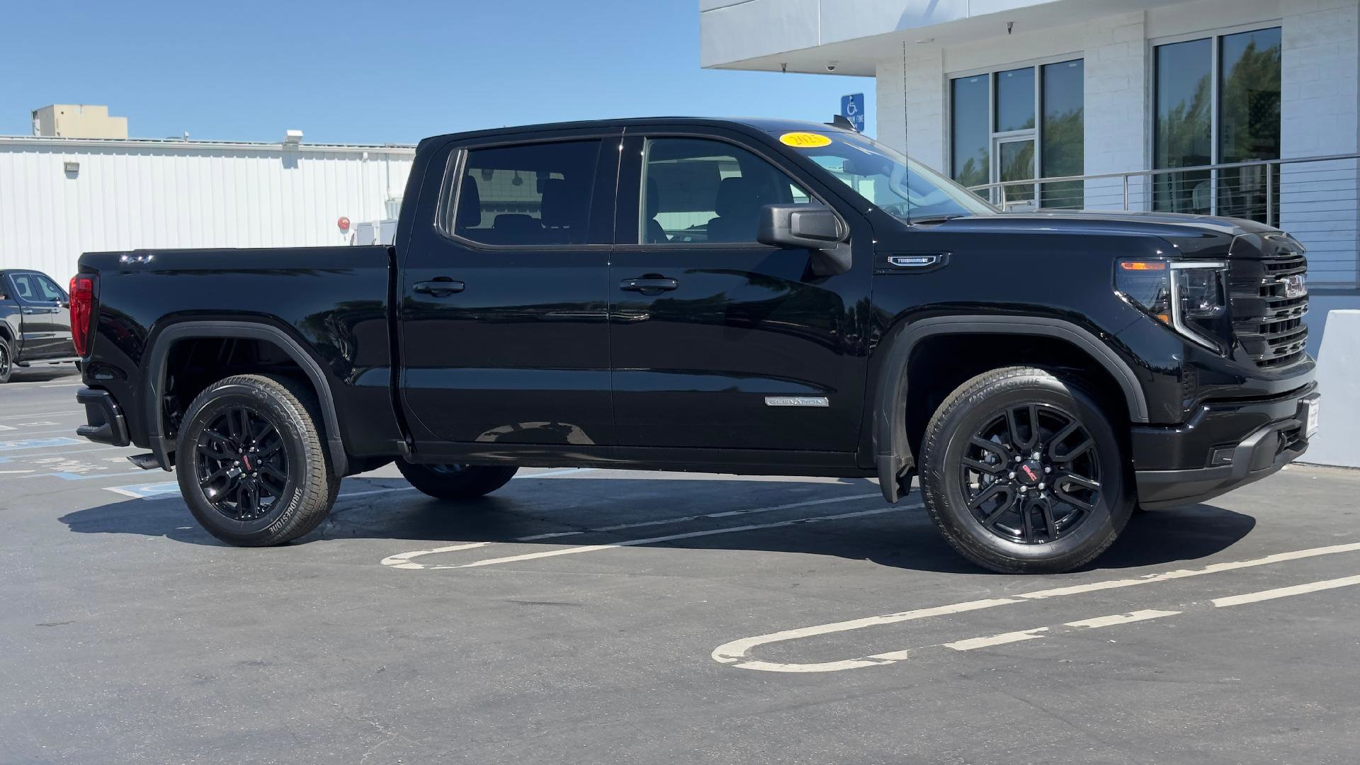 New 2025 GMC Sierra 1500 Elevation image 4