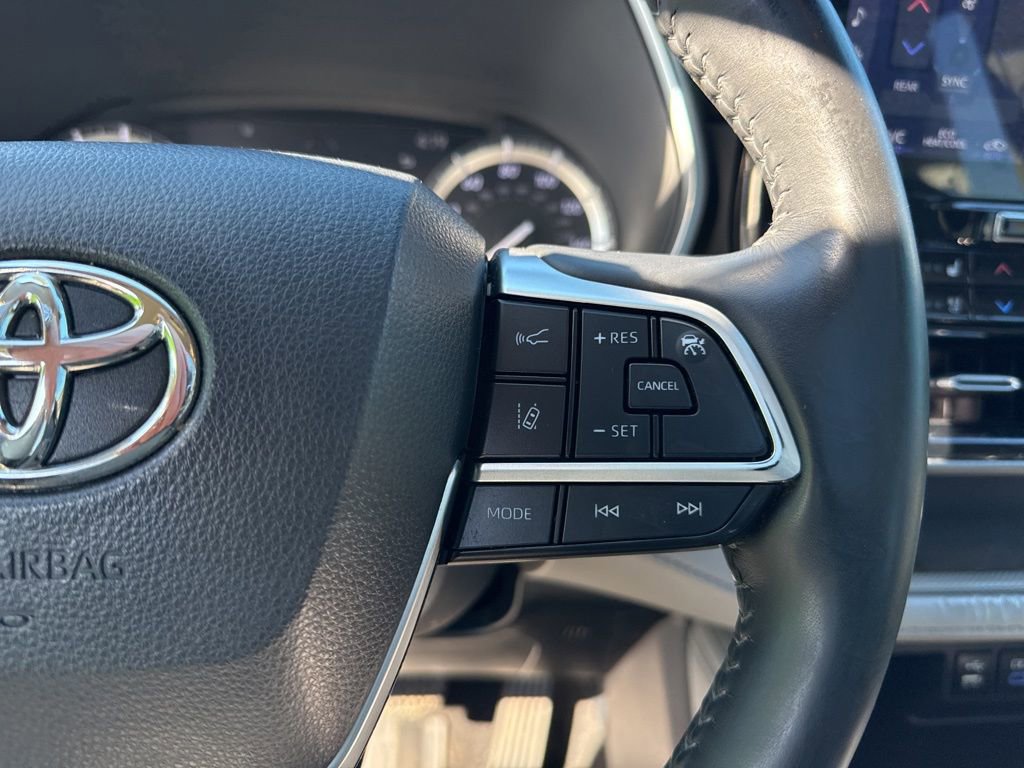 Used 2022 Toyota Highlander Platinum image 12