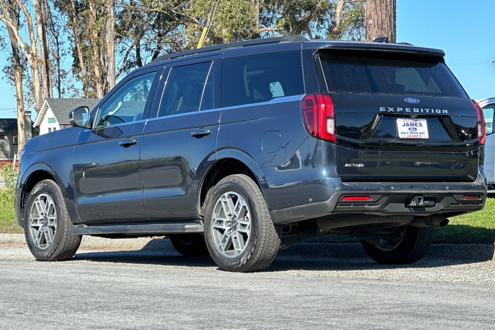 Used 2025 Ford Expedition Active image 3