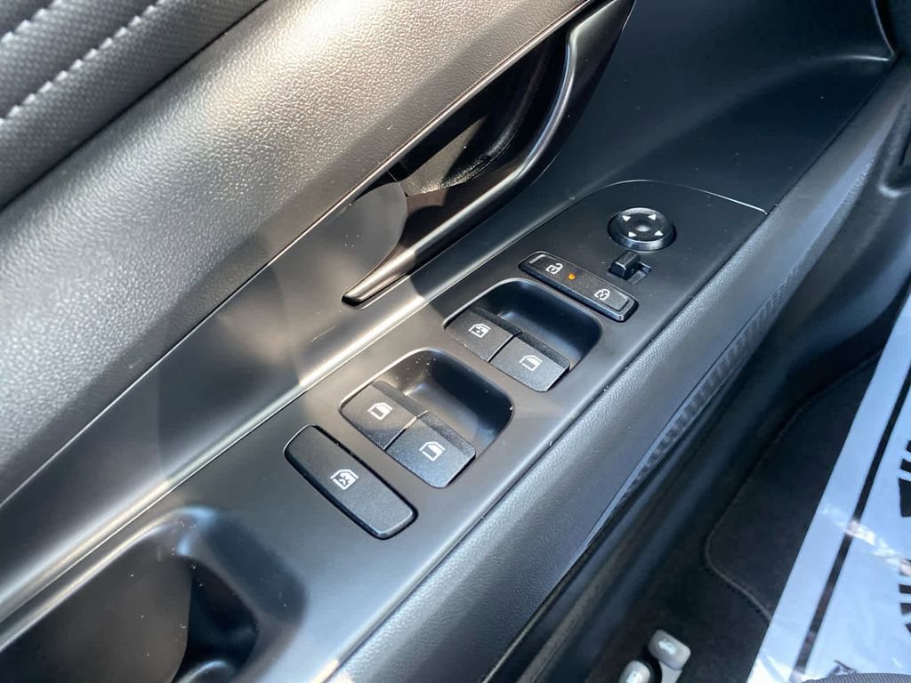 Used 2025 Hyundai Elantra Sport image 20