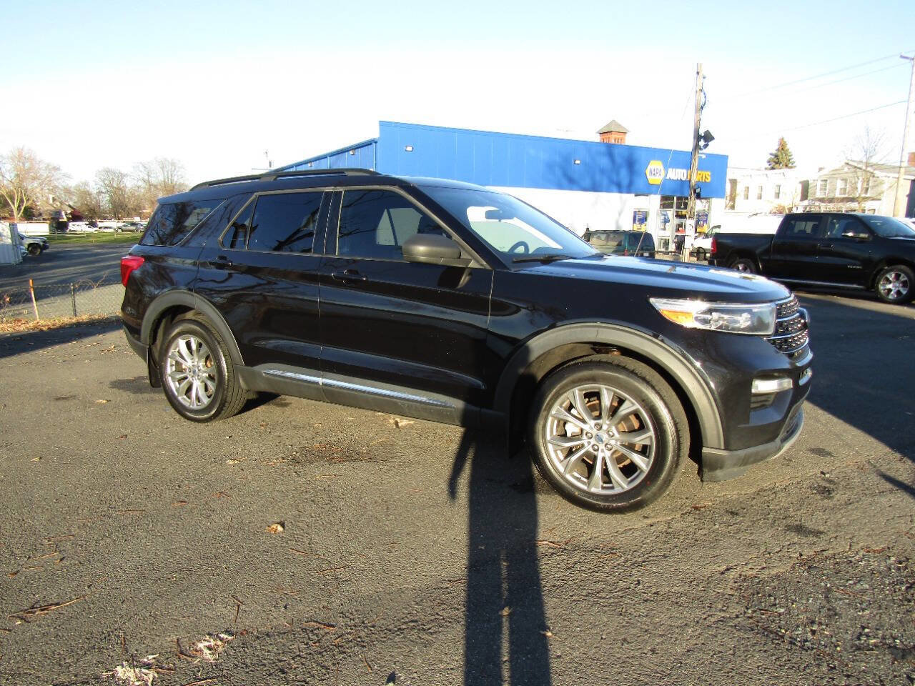 Used 2020 Ford Explorer XLT w/ Equipment Group 202A image 7