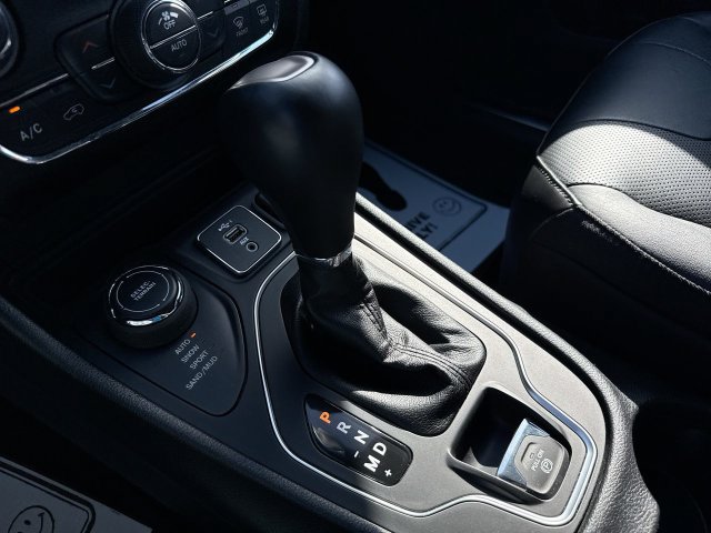 Used 2020 Jeep Cherokee High Altitude AWD/4WD image 20