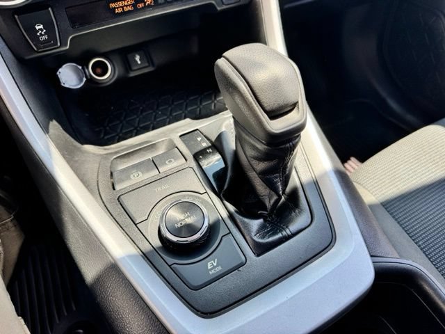 Used 2022 Toyota RAV4 LE AWD/4WD image 14