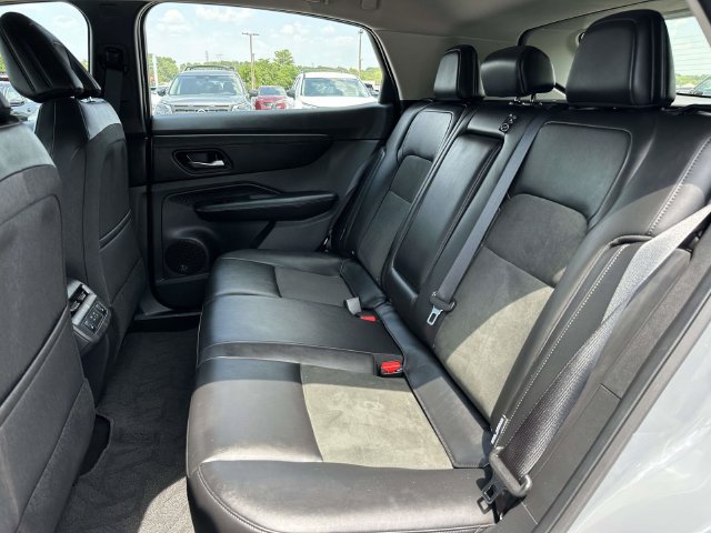 Used 2024 Nissan Ariya AWD image 17