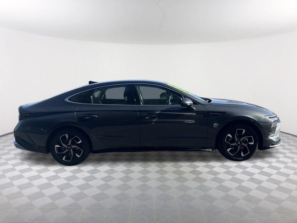 Used 2025 Hyundai Sonata SEL FWD image 4