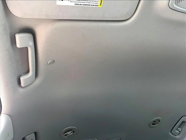Used 2019 Chevrolet Traverse LT FWD image 17