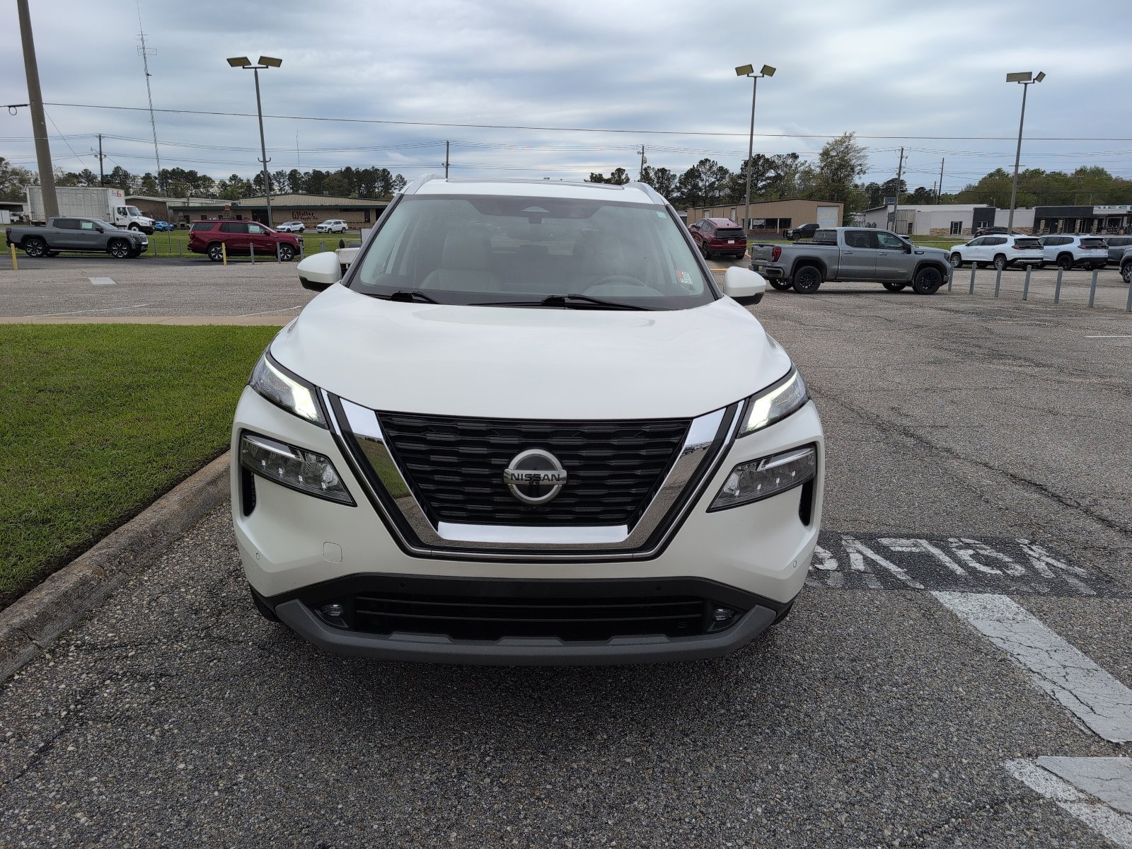 Used 2021 Nissan Rogue SL w/ Premium Package image 1