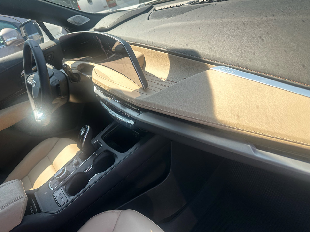 Used 2025 Cadillac XT4 Premium Luxury w/ Technology Package image 16