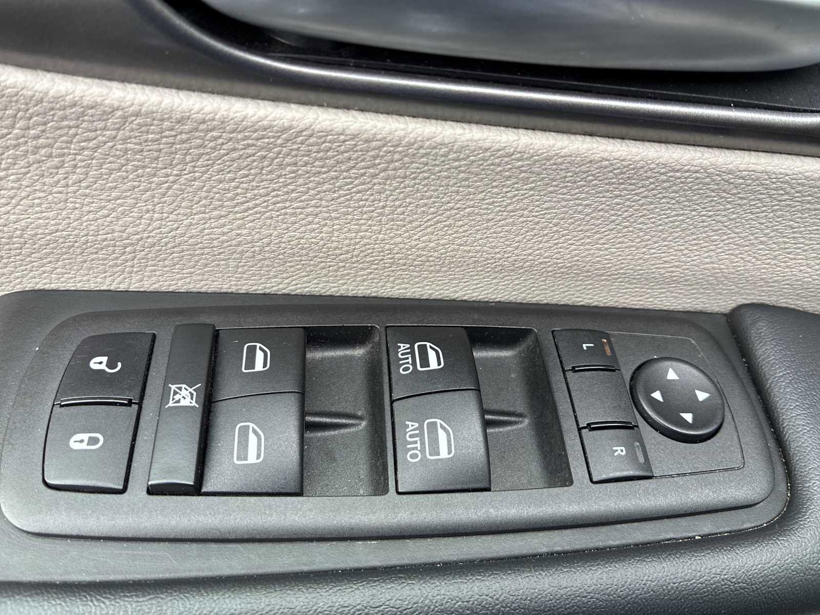 Certified 2023 Chrysler Pacifica Touring-L FWD image 15