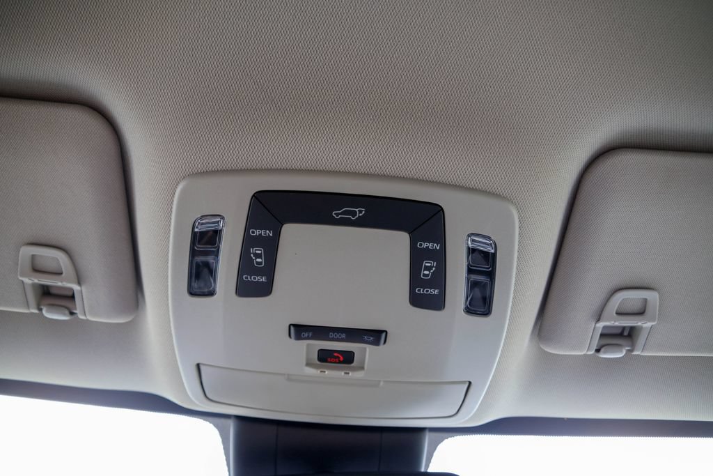 Used 2026 Toyota Sienna LE FWD image 22